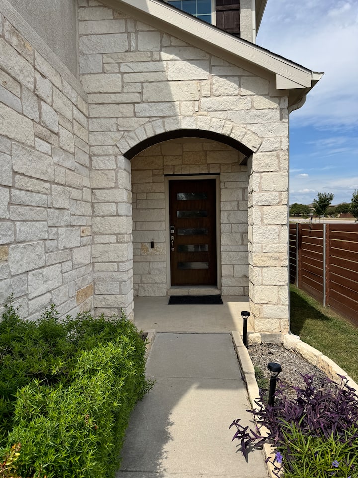 Modern North Austin Retreat W/ Patio - Austin, TX