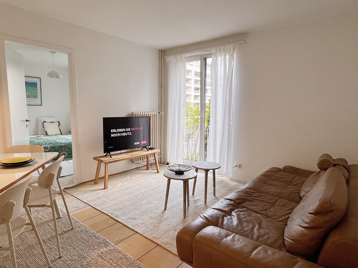 Top Airbnb: Spacious 3BR Apt · Zürich-Affoltern · fast WiFi in Affoltern