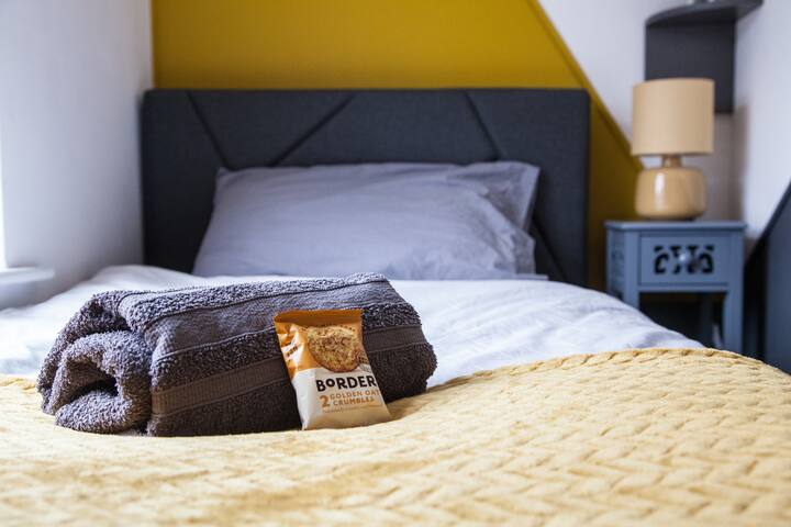 Modern 4BR House – City Getaway, Free Parking! gallery image 3