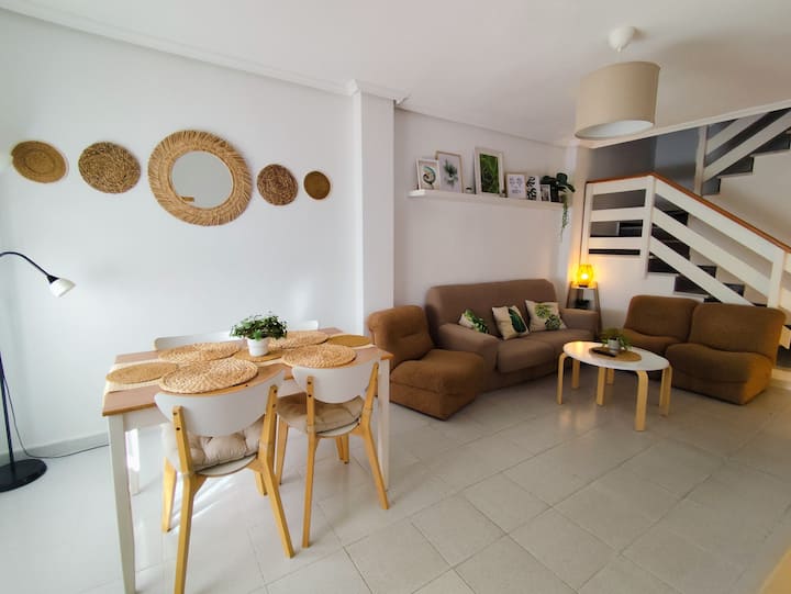 Chalet Margarita: Comfort, A/c,wifi, Private Patio - Los Alcázares