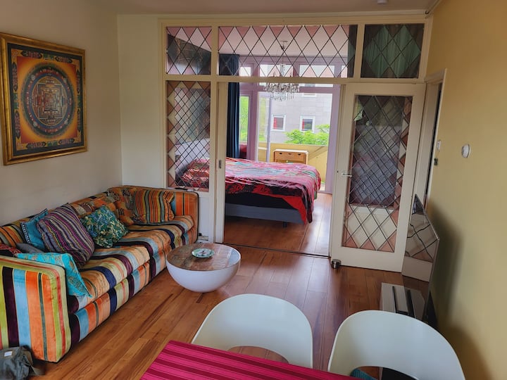 Kleurrijk 2-slaapkamer Appartement - Zaandam