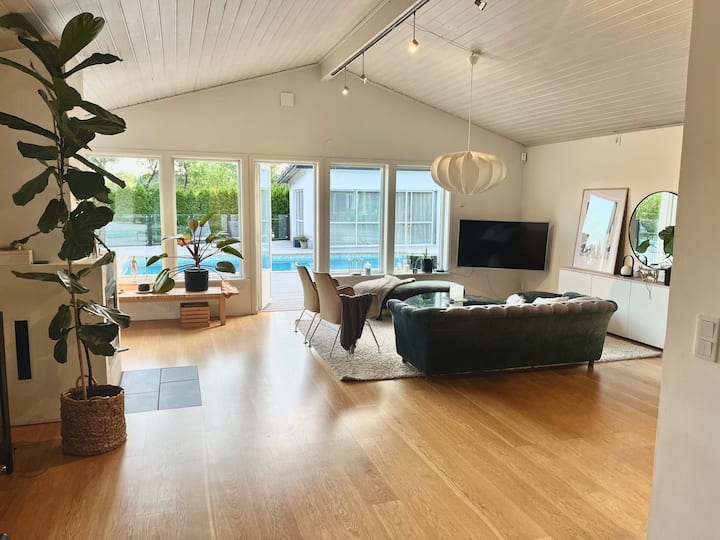 Härligt Hus Med Stor Pool - Zweden