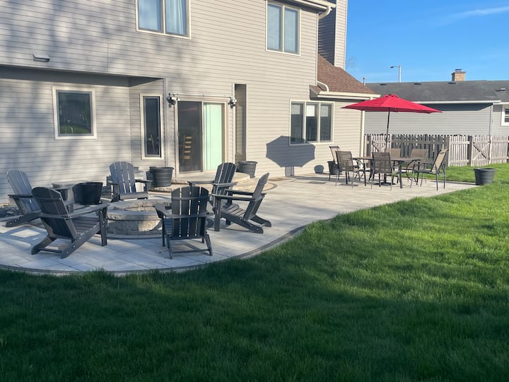 Perfect Getaway- Fire Pit, Game room, Near Lake