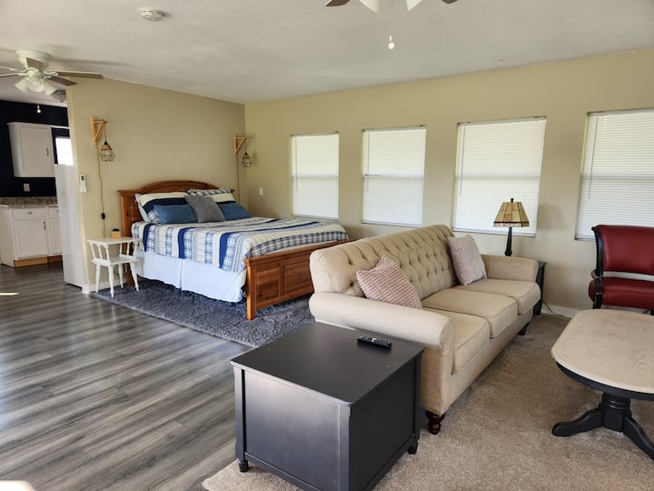 Couples Retreat Studio - Missouri