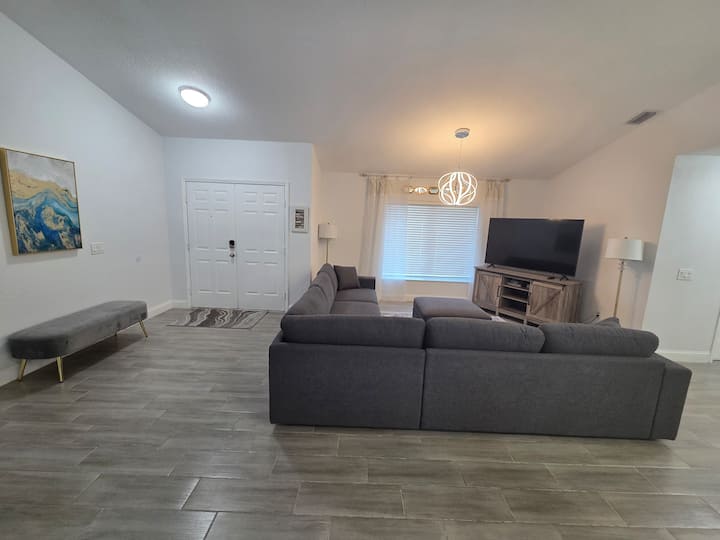 Modern & Spacious 3bdrm And 2.5 Bath House W/pool - Port Charlotte