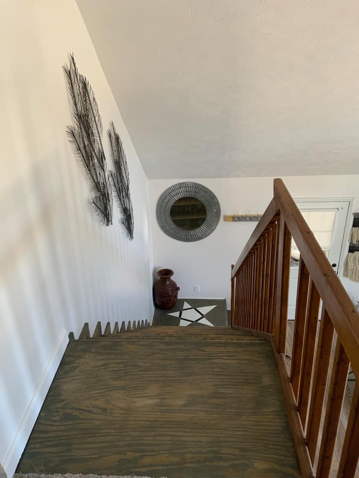 Კიბეები მე-3 საძინებლამდე მაღლა 