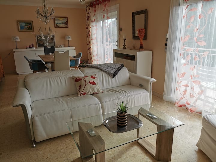 Appartement Dans Villa Avec Jardin Piscine Privée - Marguerittes
