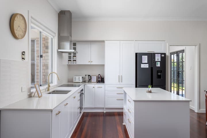 Charming Large Home: Modern Comfort & Convenience