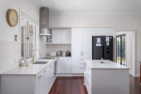 Charming Large Home: Modern Comfort & Convenience