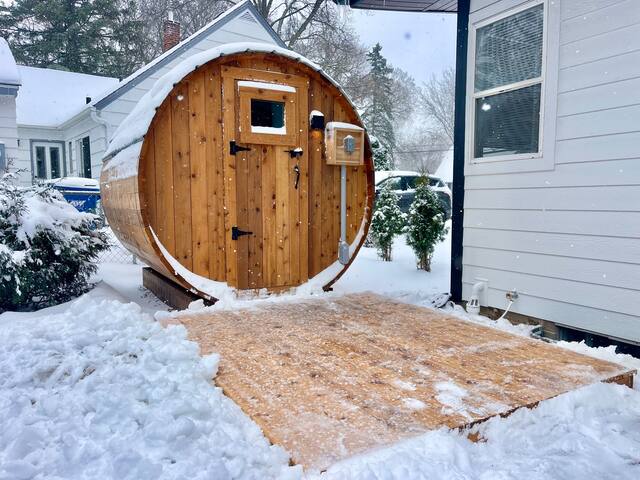 The Nordic Escape | Barrel Sauna & Walkable gallery image 3