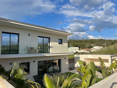 New air-conditioned villa, heated pool, golf view