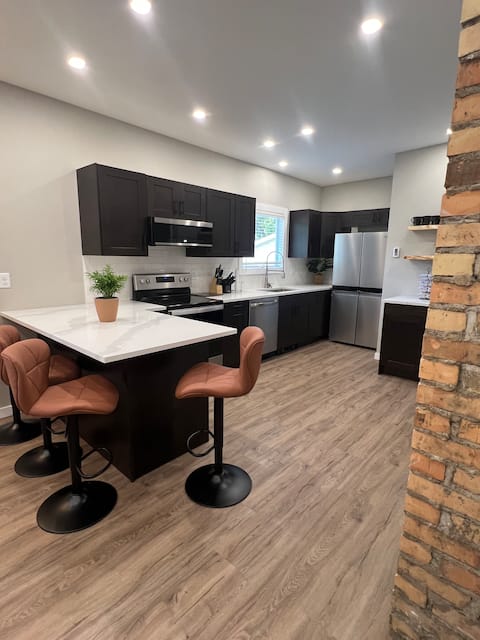 House Walking Distance to Downtown & Scenic Trails