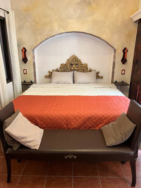 Casa Goshen complete with 2 levels Antigua
