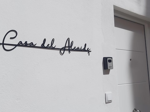 Anuncio de Airbnb popular: From the Parque Flats Casa del Alcaide en San Miguel