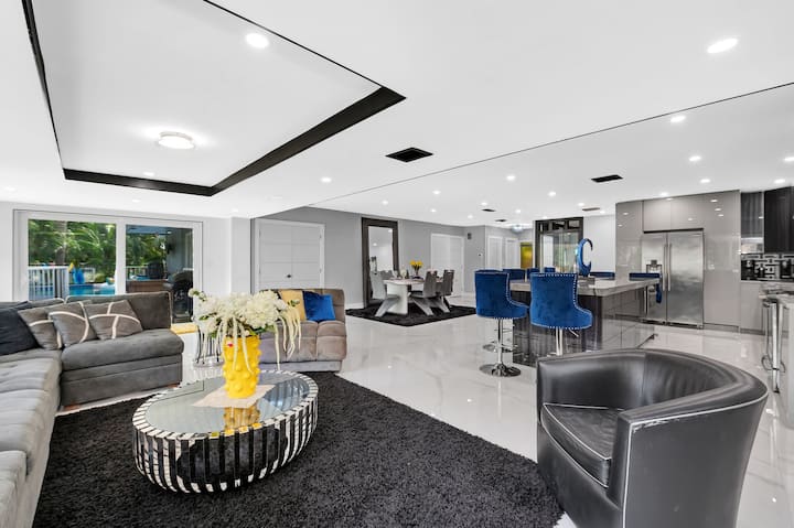 Location! Min Walk To The Beach - Boca Raton, FL