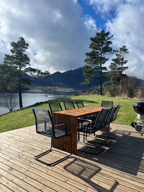 Cottage by the lake