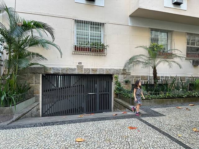 Ipanema Penthouse by both Rio’s iconic beaches gallery image 4