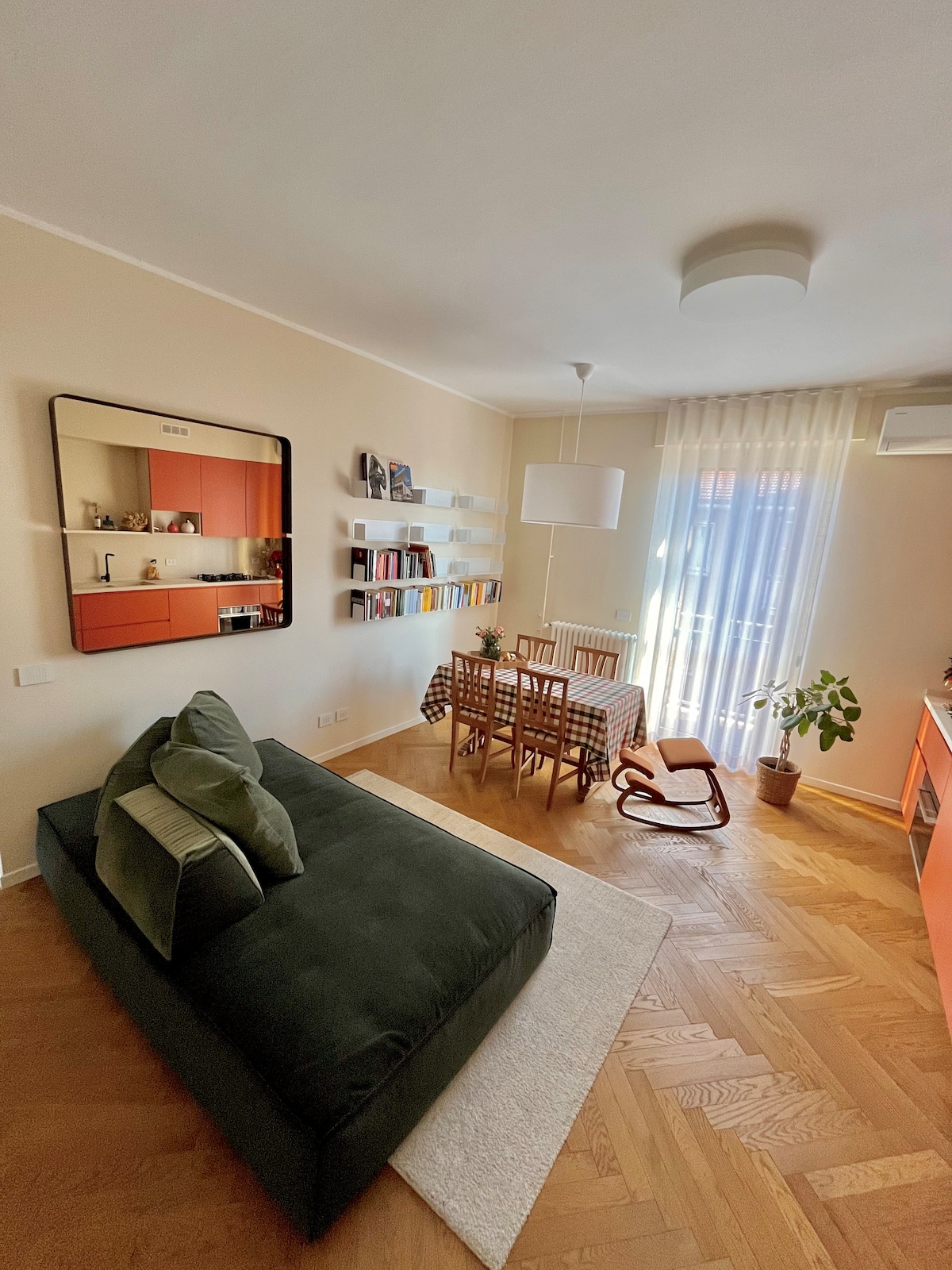 Annuncio Airbnb popolare: Emma’s home - super close to metro M5 a Milano