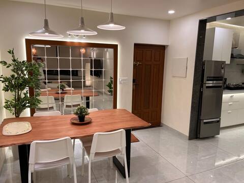 Lux 2bhk Alkapuri Prime location