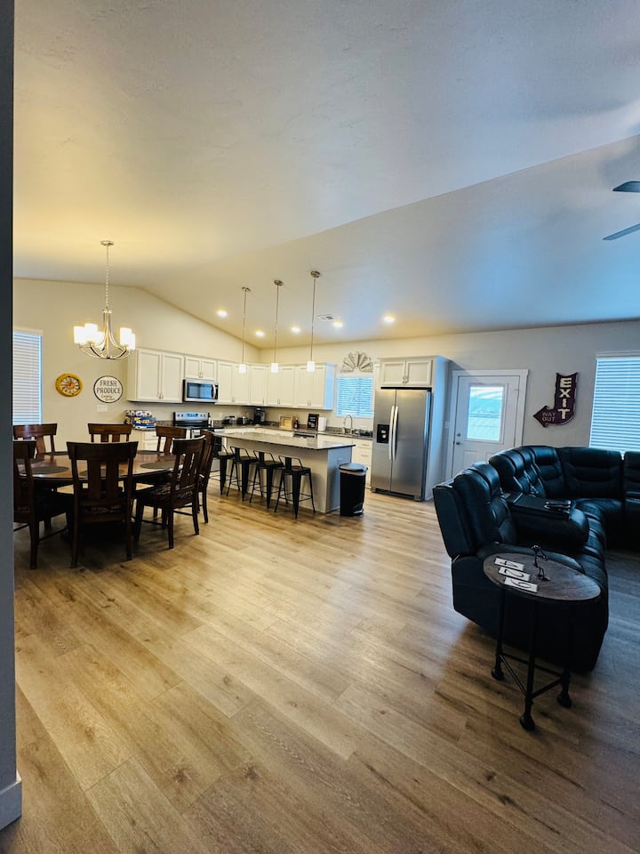 Tranquil Retreat Near Campus - Grand Junction, CO