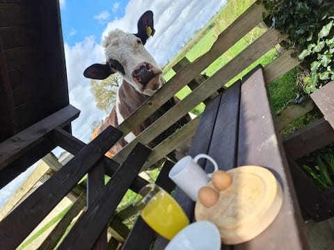 Countryside romance with hot tub