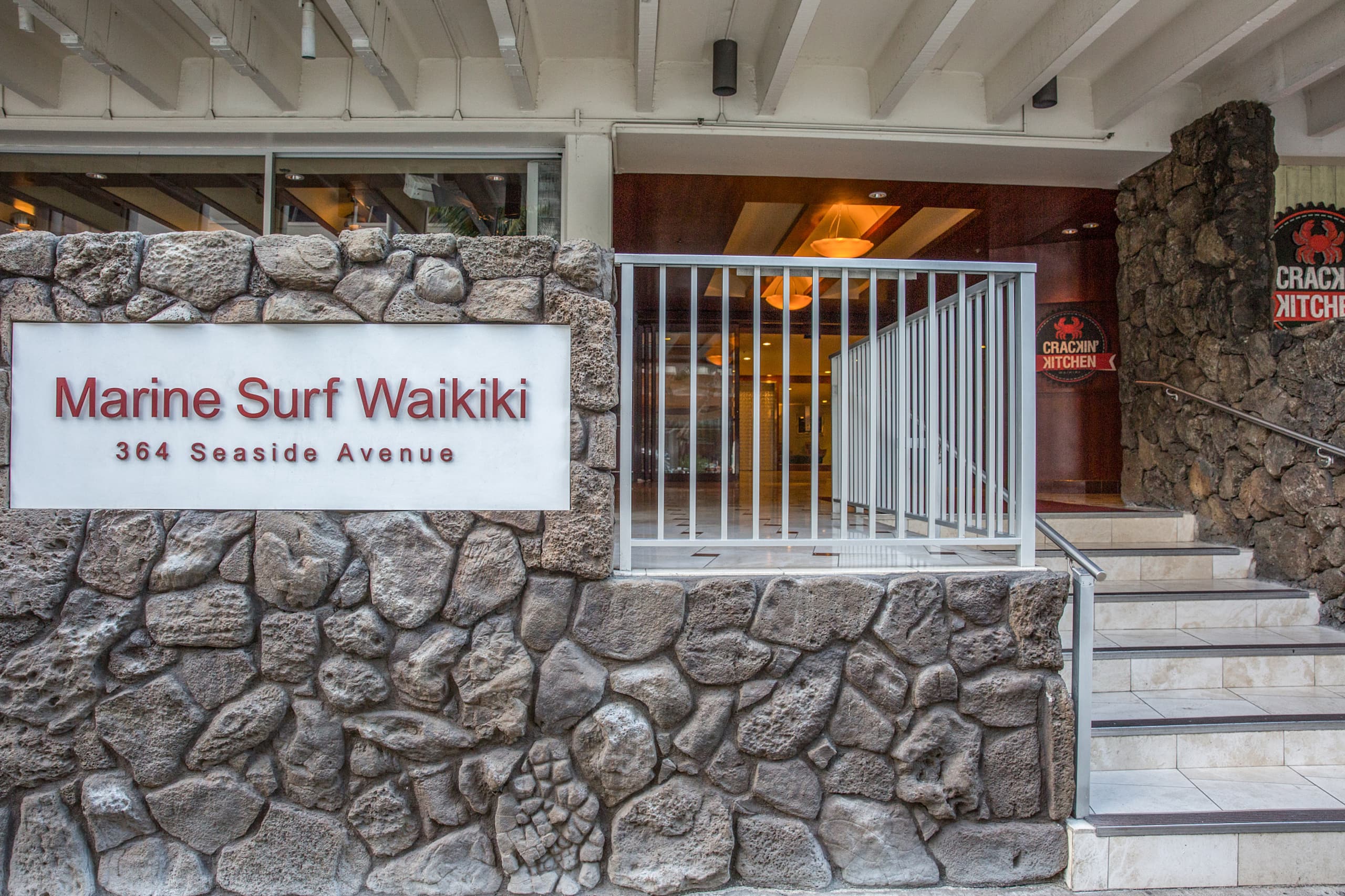 Central Waikiki  FREE Assigned Parking 2 beds Pool - Image 42