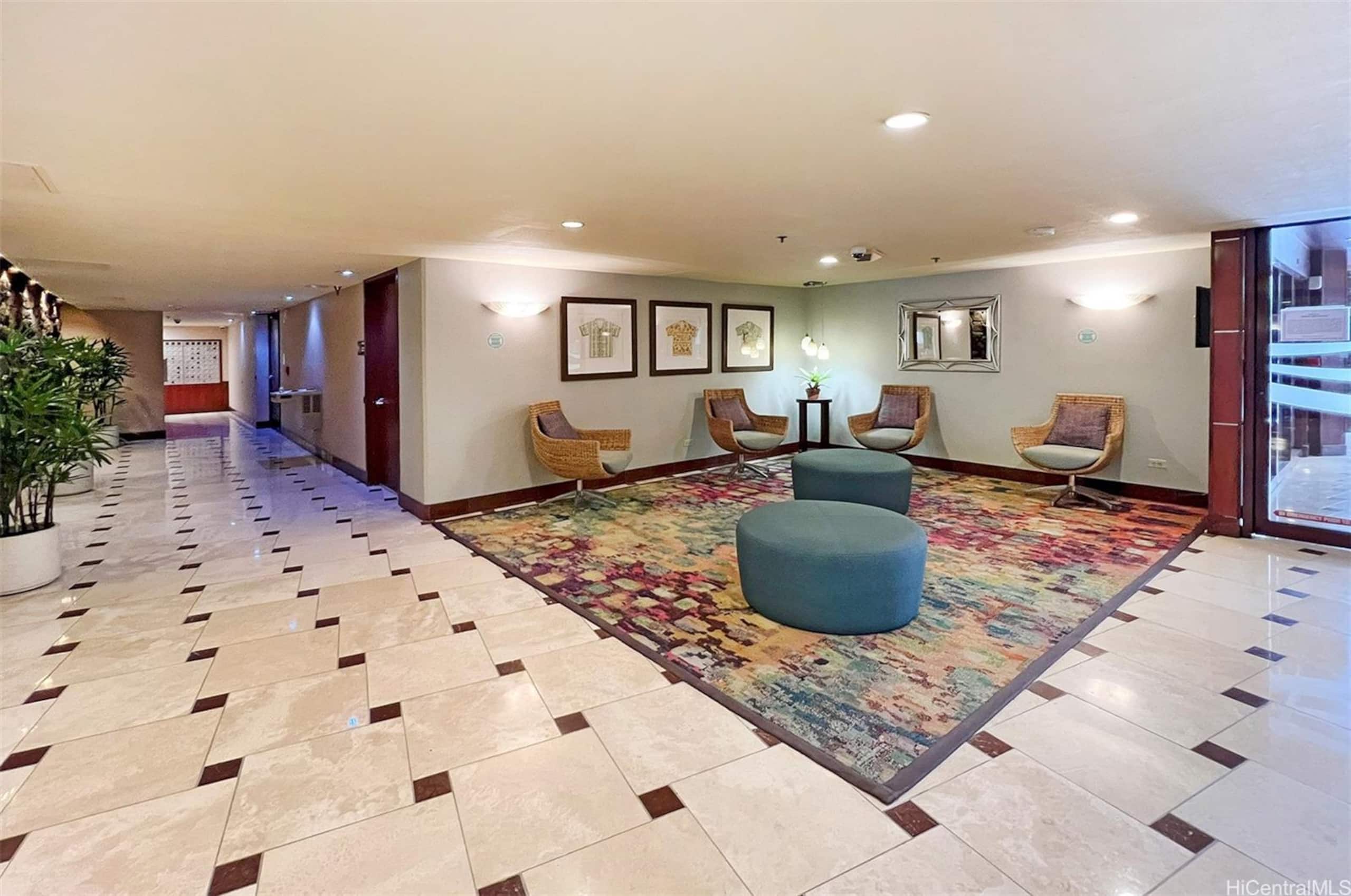 Central Waikiki  FREE Assigned Parking 2 beds Pool - Image 29