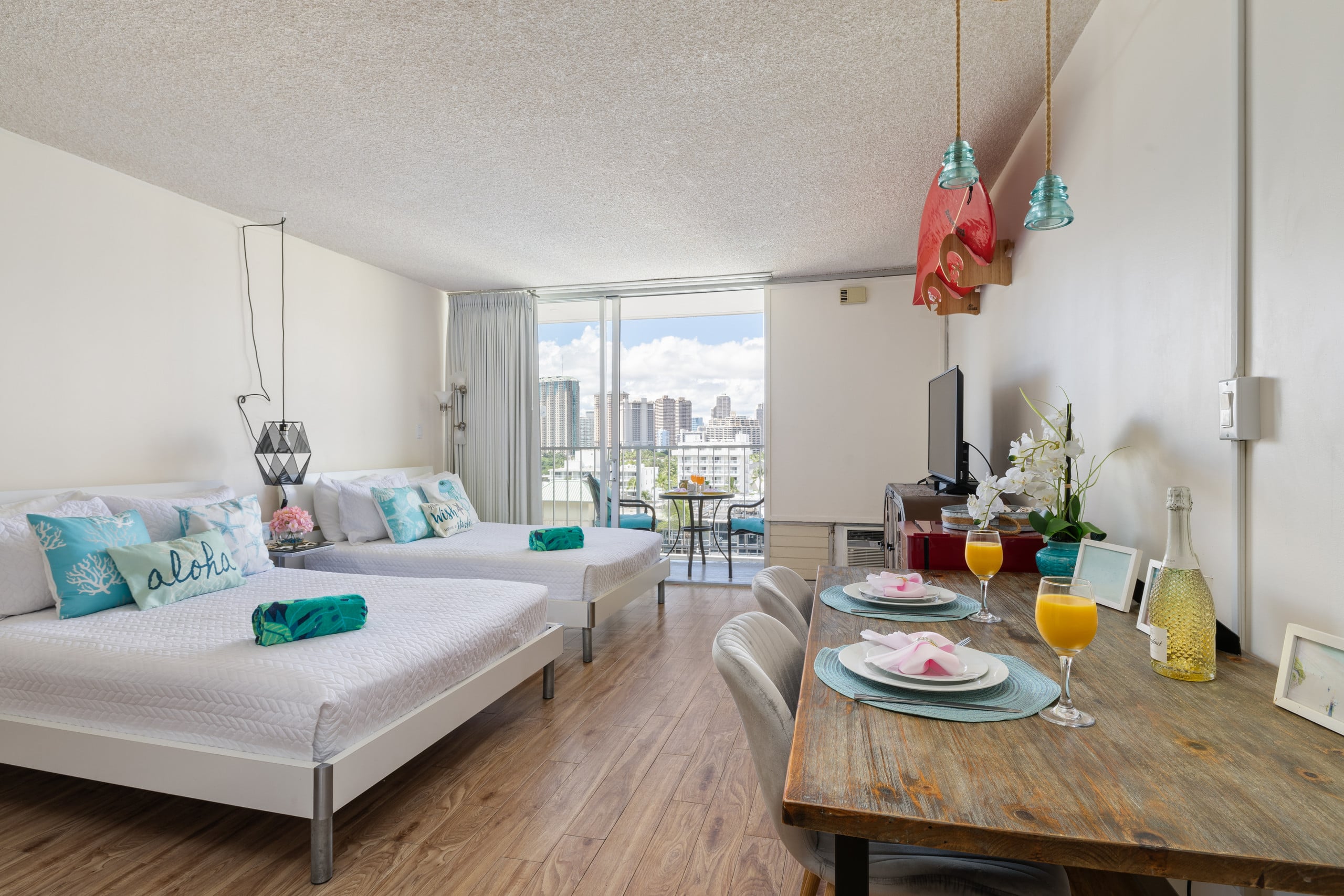 Central Waikiki  FREE Assigned Parking 2 beds Pool - Image 11