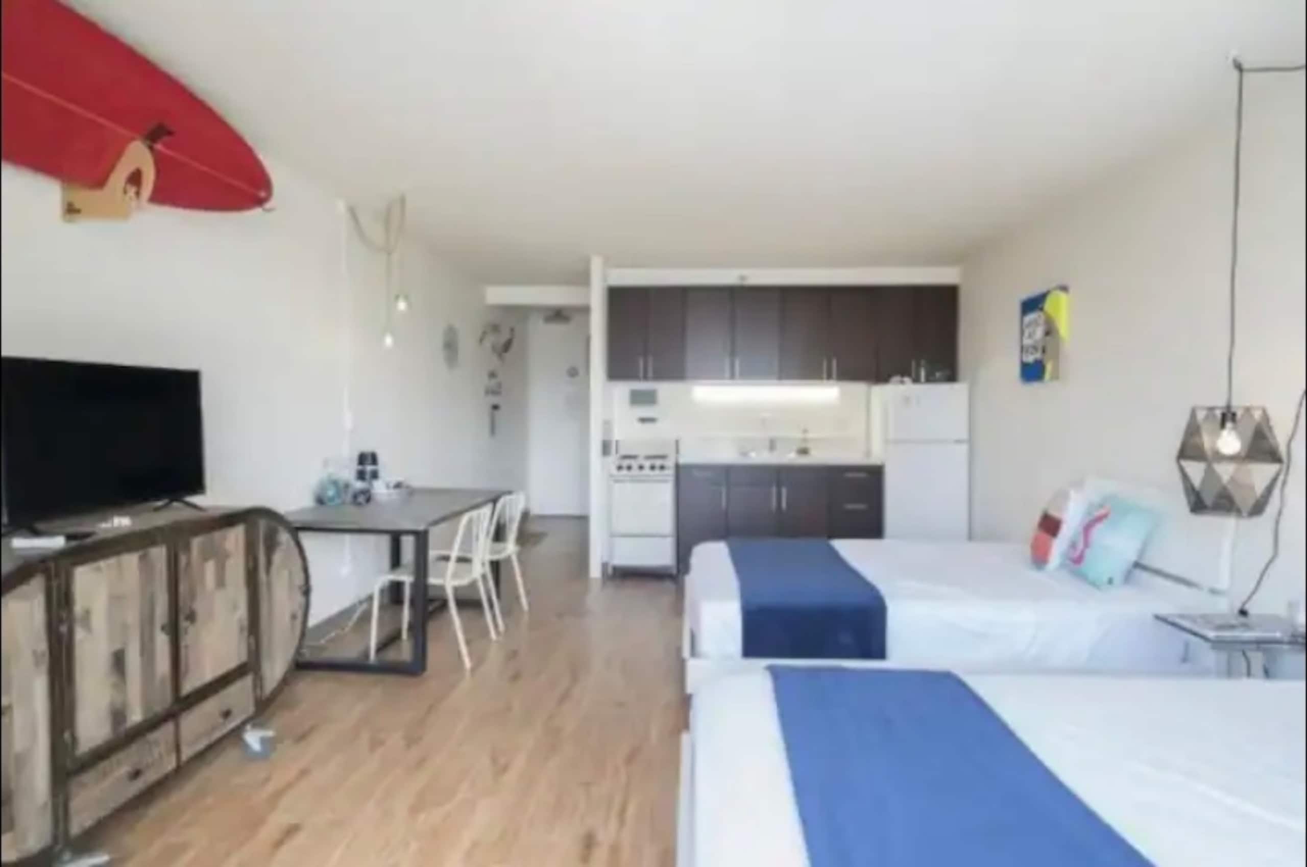 Central Waikiki  FREE Assigned Parking 2 beds Pool - Image 55