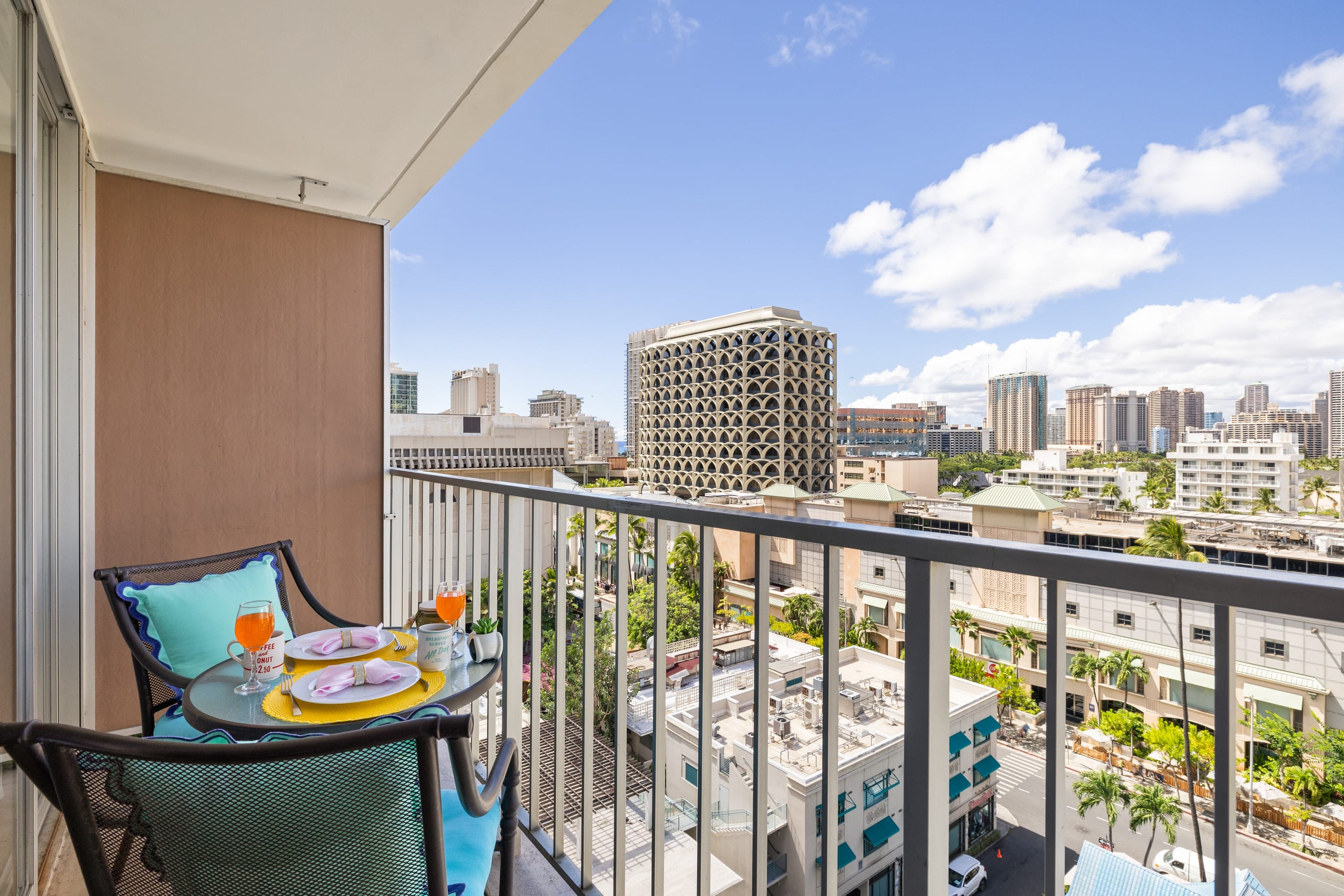 Central Waikiki  FREE Assigned Parking 2 beds Pool - Image 12