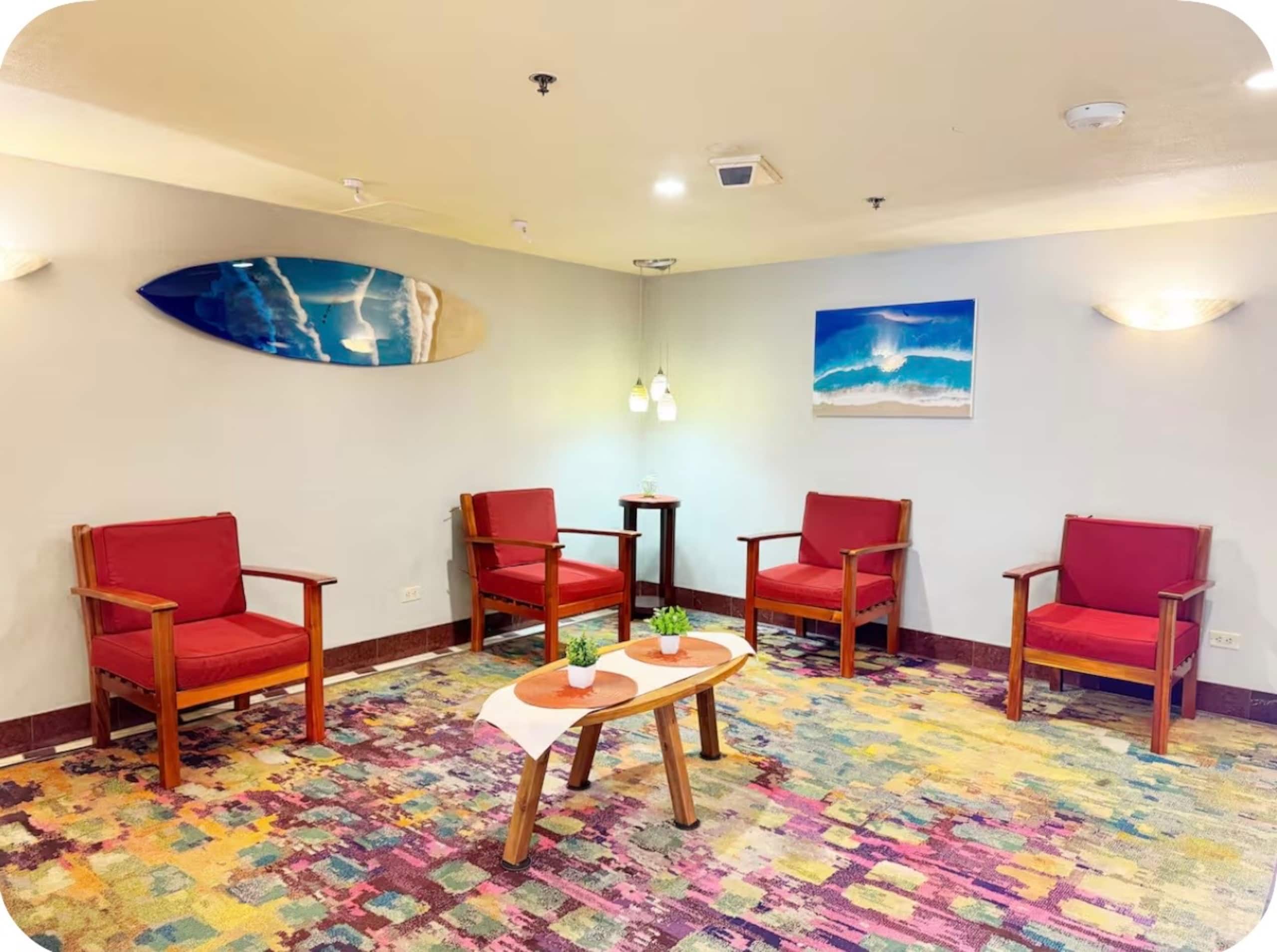 Central Waikiki  FREE Assigned Parking 2 beds Pool - Image 68