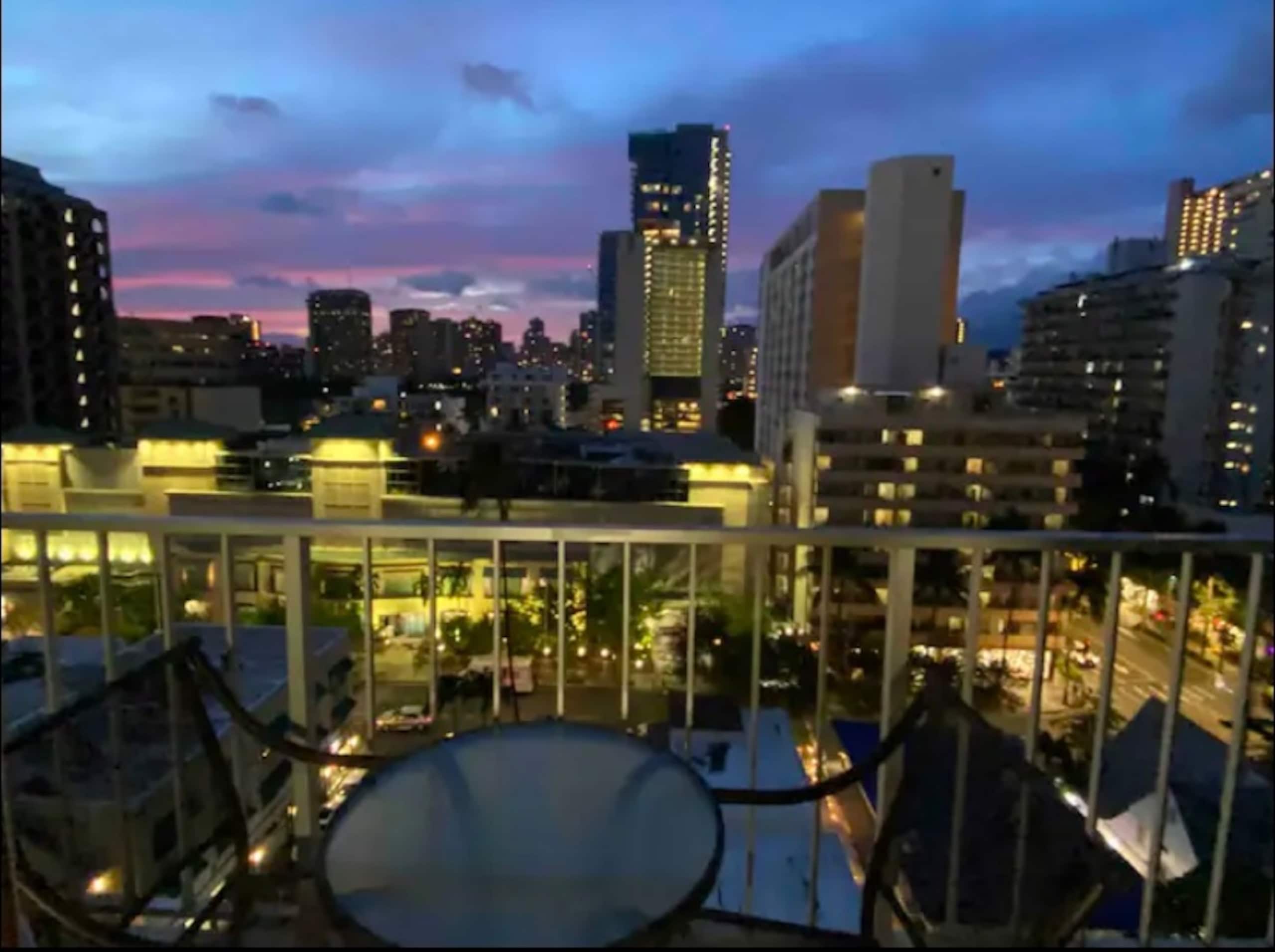 Central Waikiki  FREE Assigned Parking 2 beds Pool - Image 27
