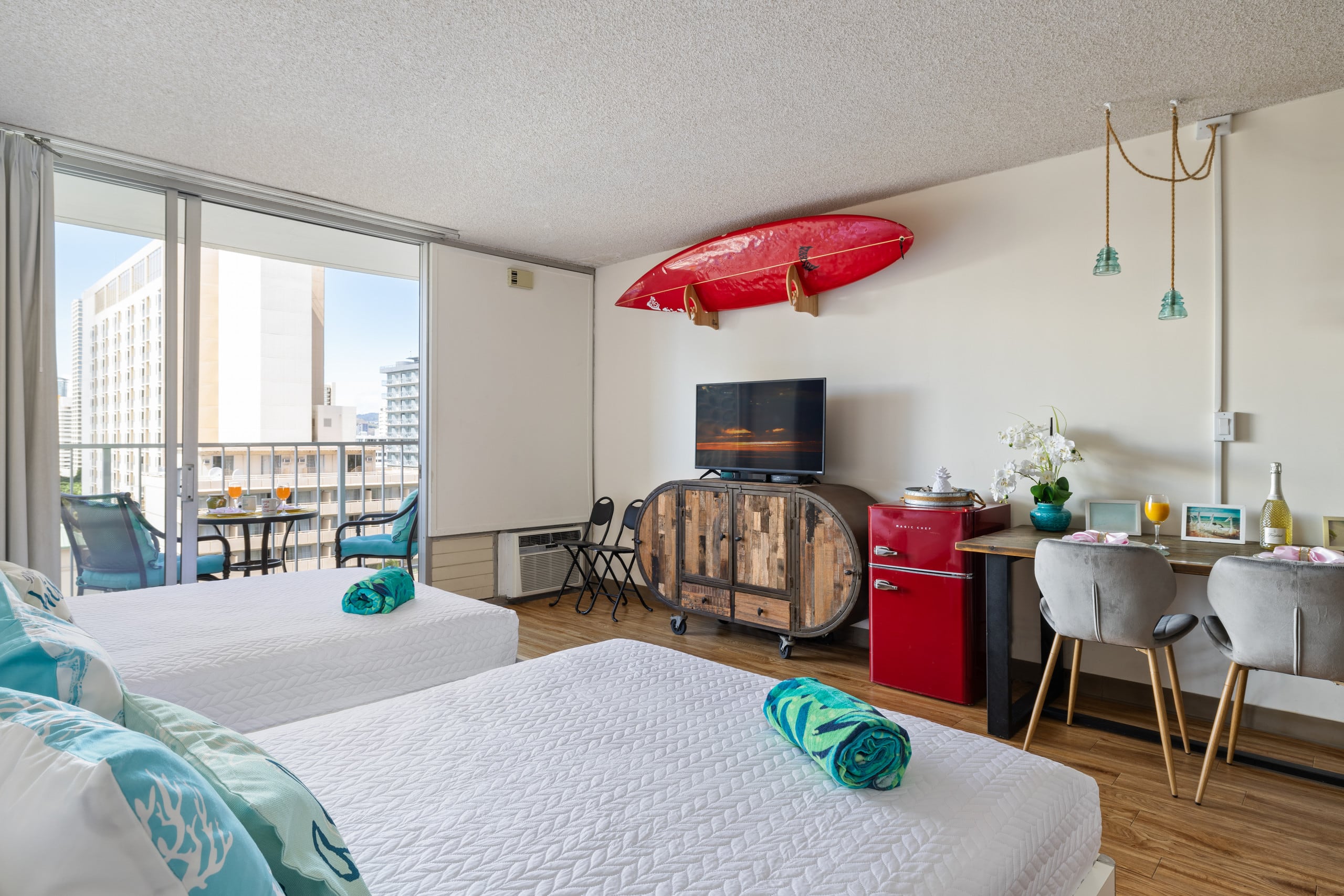 Central Waikiki  FREE Assigned Parking 2 beds Pool - Image 59