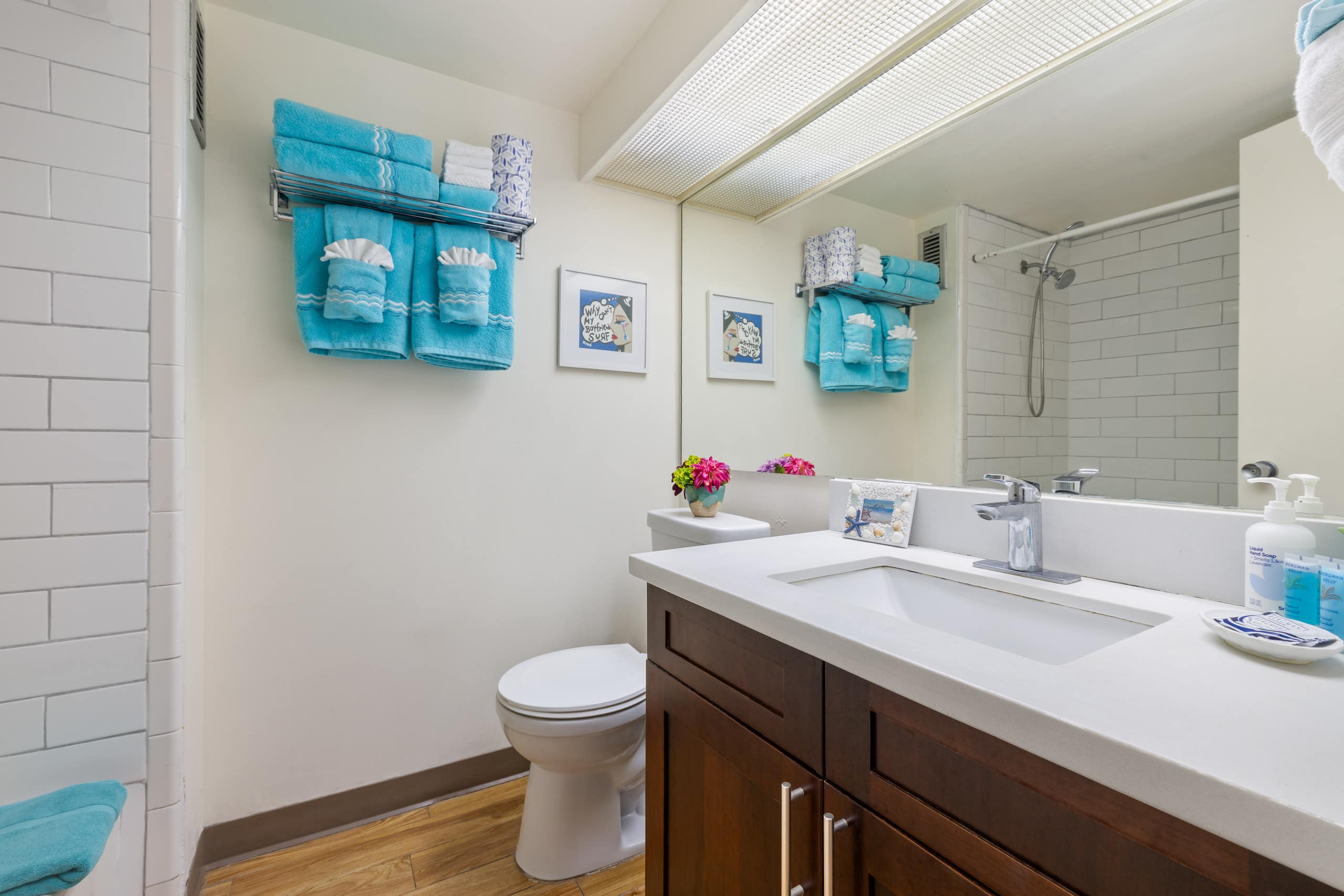 Central Waikiki  FREE Assigned Parking 2 beds Pool - Image 3