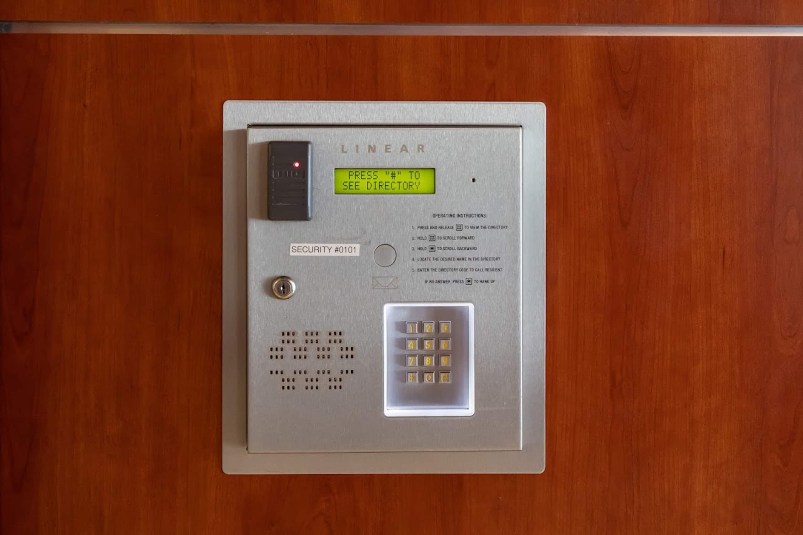 Central Waikiki  FREE Assigned Parking 2 beds Pool - Image 62