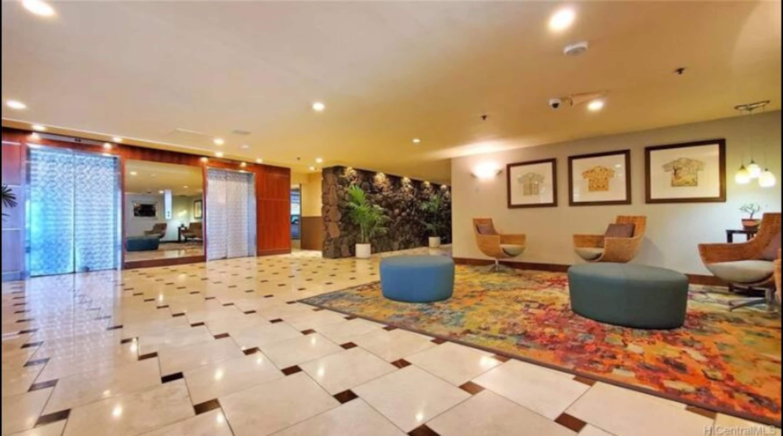 Central Waikiki  FREE Assigned Parking 2 beds Pool - Image 34