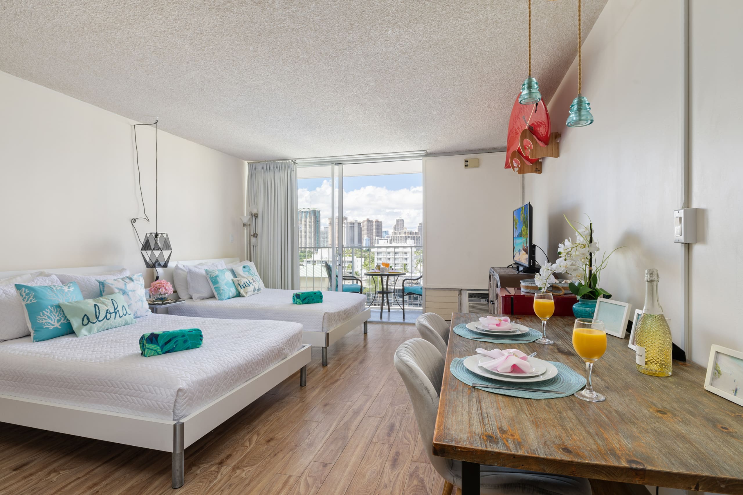 Central Waikiki  FREE Assigned Parking 2 beds Pool - Image 54