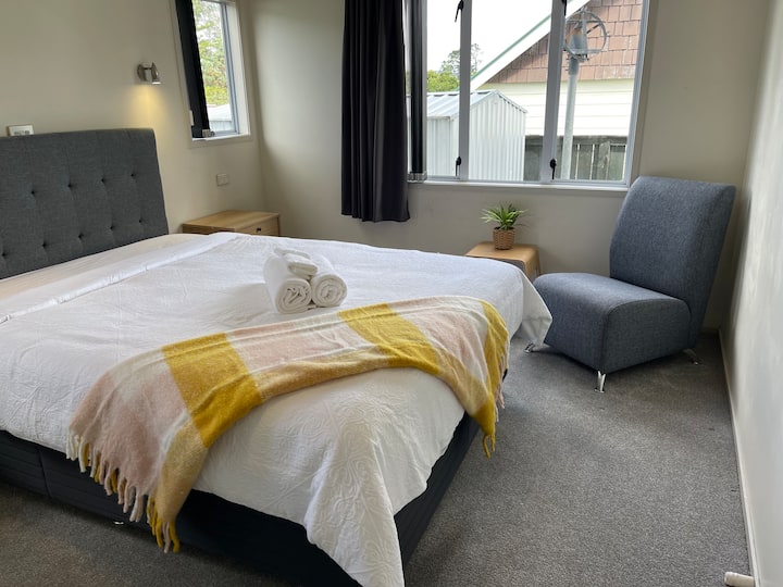 חדר ראשי עם חדר רחצה צמוד 