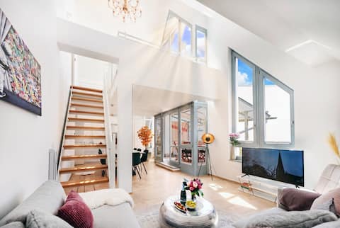 Luxury Penthouse • Center • Therme • Airport