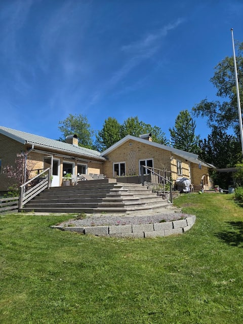 Large pet- and family-friendly house close to swimming areas.