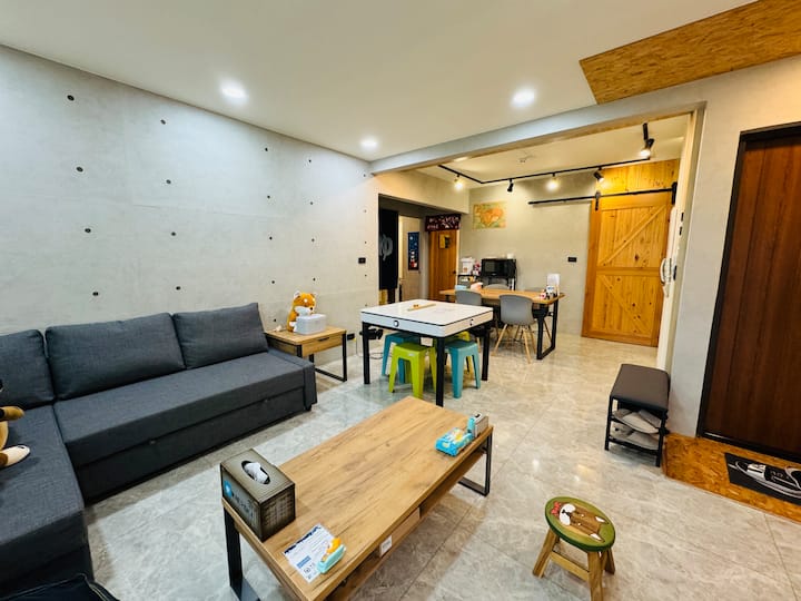 Sebule

Ikijumuisha:
Televisheni/Runinga/Runinga
Kiyoyozi/Kiyoyozi/Kiyoyozi
Meza ya Mahjong ya Umeme
