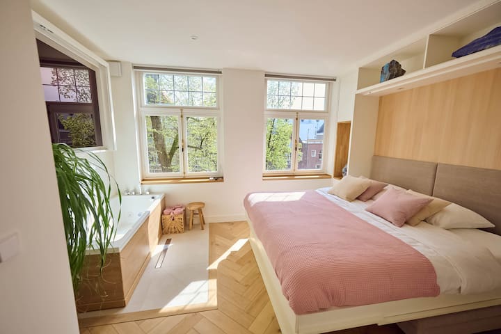 Downtown Jordaan: Elegant 5 Star Boutique Escape