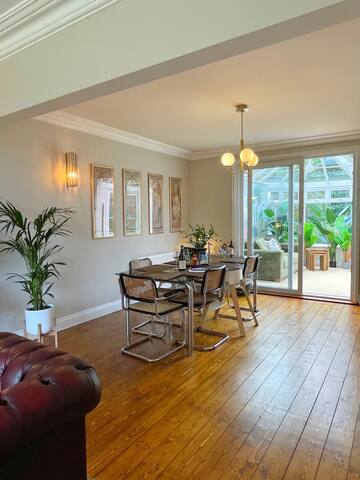 Family Home w/ Seaviews, Dalkey! gallery image 2