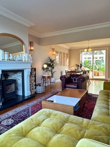 Family Home w/ Seaviews, Dalkey!