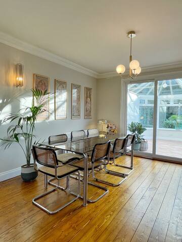 Family Home w/ Seaviews, Dalkey! gallery image 3
