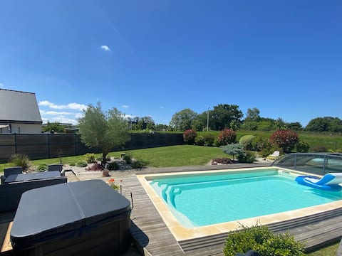 House with indoor heated pool, private Jacuzzi