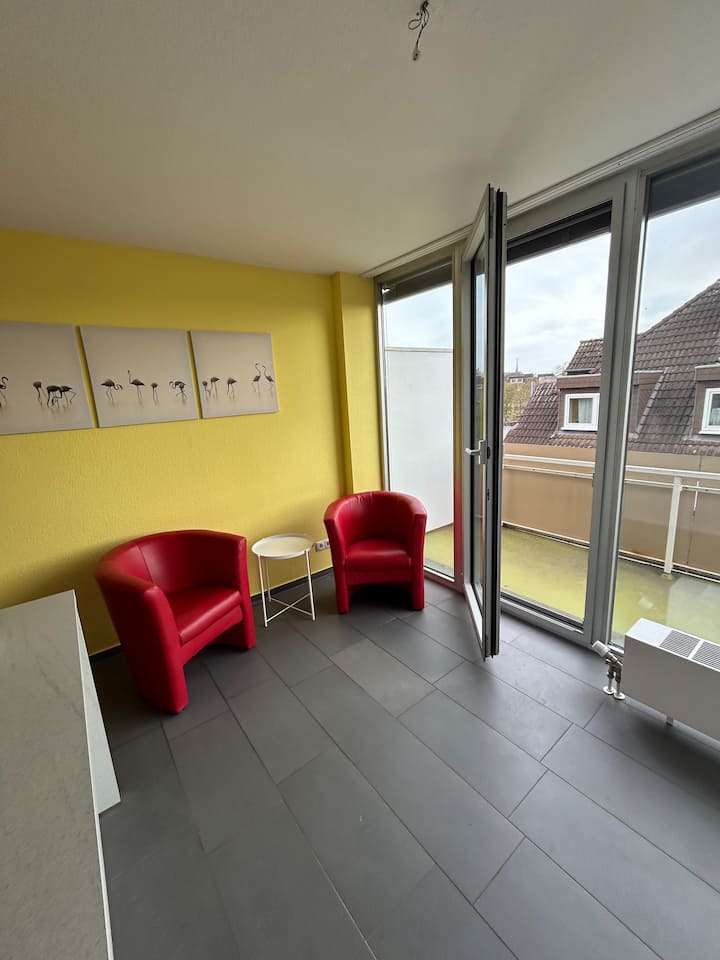 Lichtdurchflutete Wohnung Mit Großem Balkon - Bonn