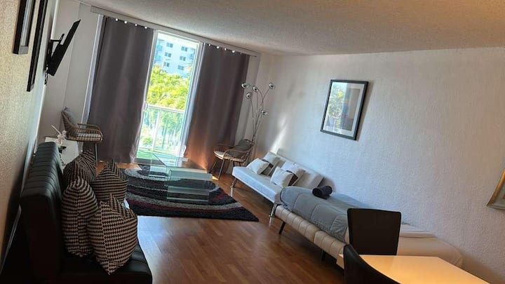 Splendid Sunny Isles Beach & Free Parking - Sunny Isles Beach, FL