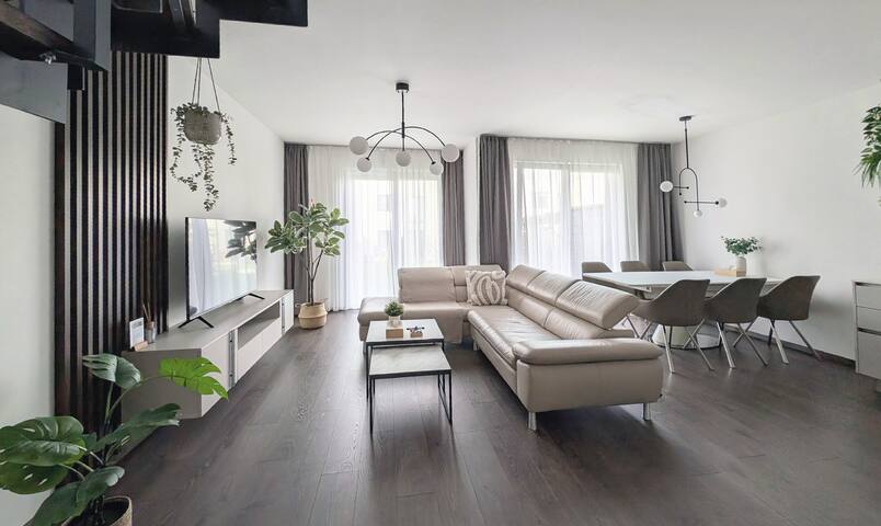 Beautiful Spacious house w/garage & free parking