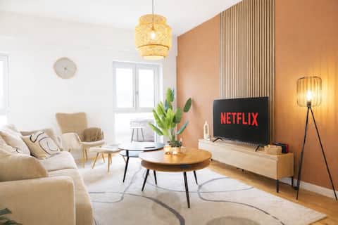 Whirlpool & Terrace – Family & Group Friendly